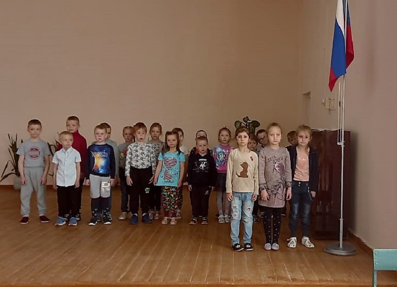 Патриотическая традиция Поднятие Государственного флага Российской Федерации.